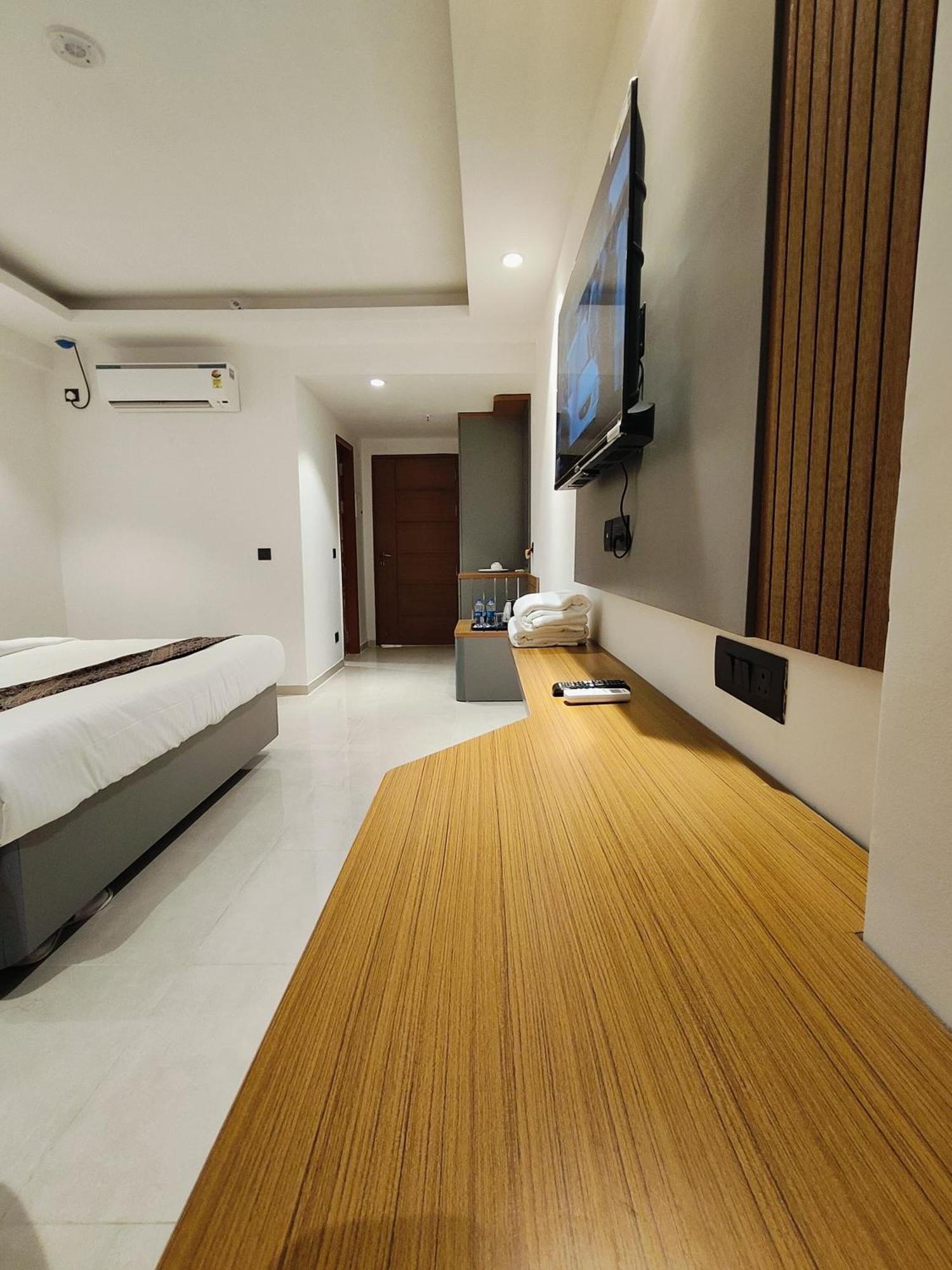 Hotel Maple Tree - Near Ekana Cricket Stadium - لاكناو المظهر الخارجي الصورة