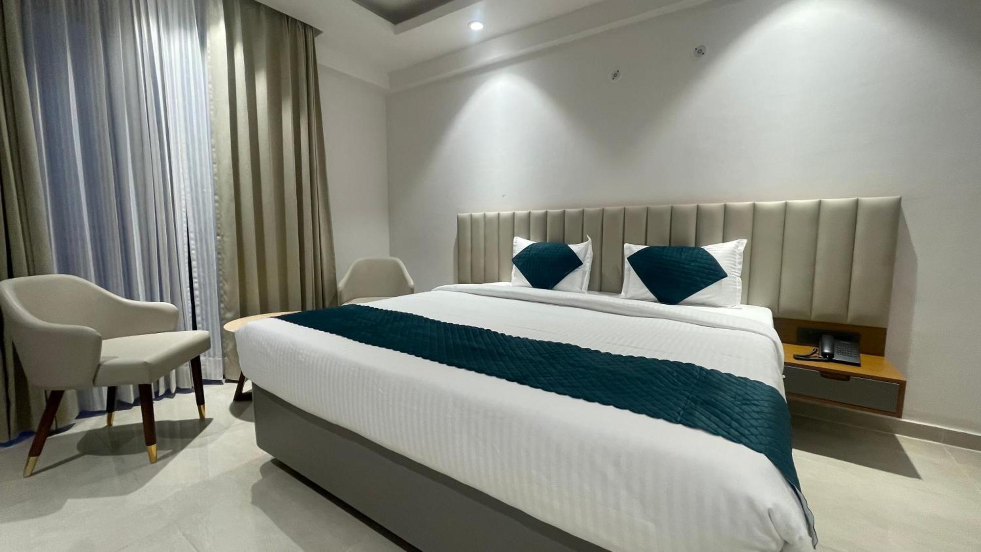 Hotel Maple Tree - Near Ekana Cricket Stadium - لاكناو المظهر الخارجي الصورة