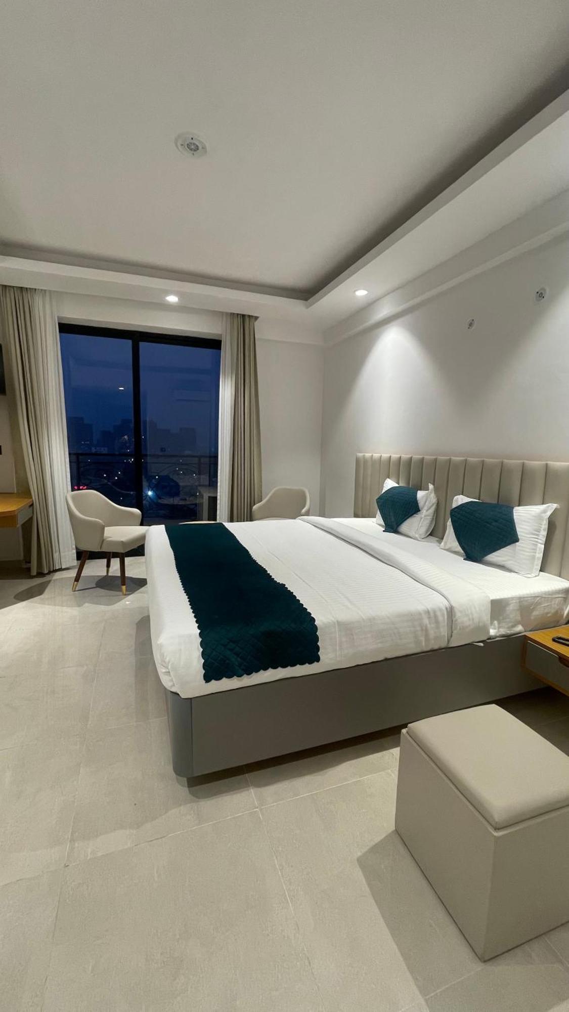 Hotel Maple Tree - Near Ekana Cricket Stadium - لاكناو المظهر الخارجي الصورة