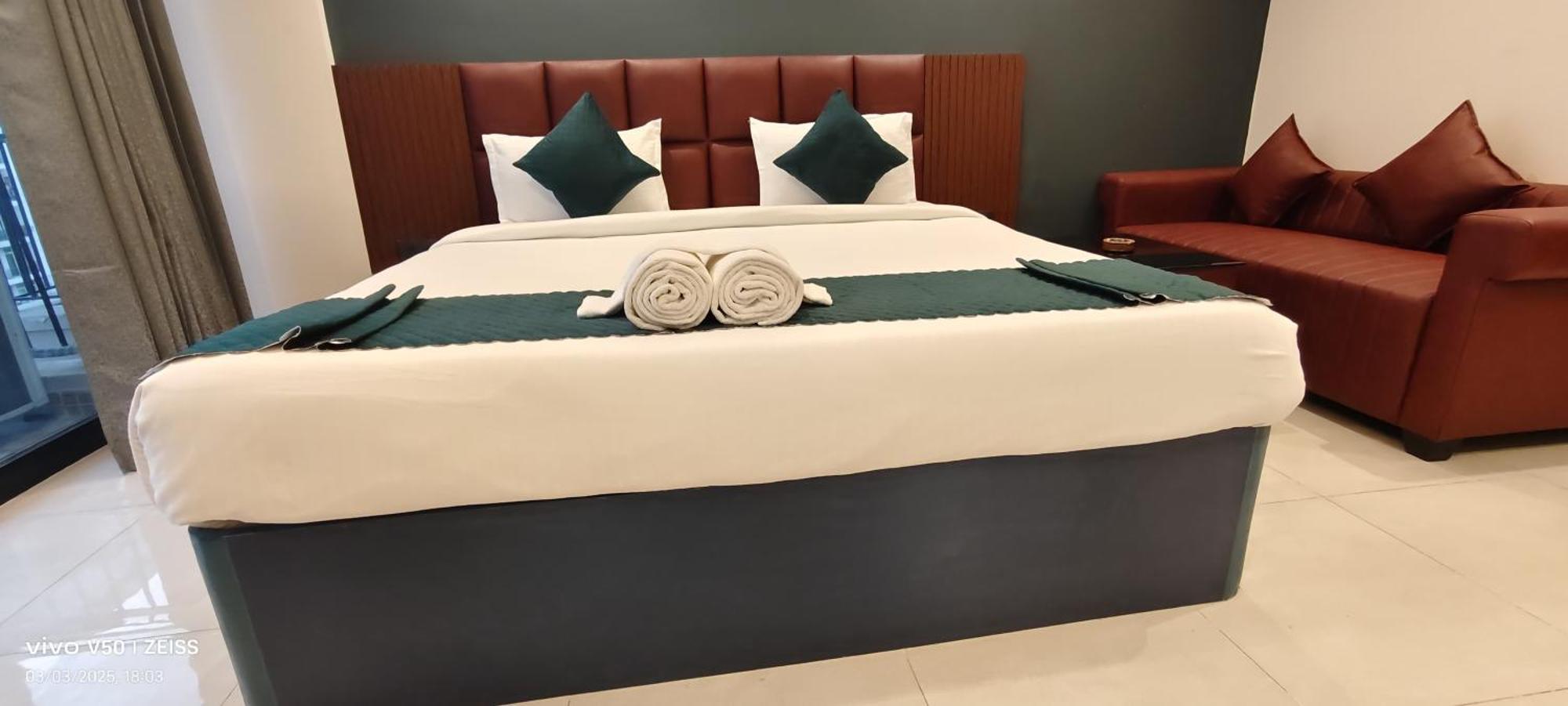 Hotel Maple Tree - Near Ekana Cricket Stadium - لاكناو المظهر الخارجي الصورة