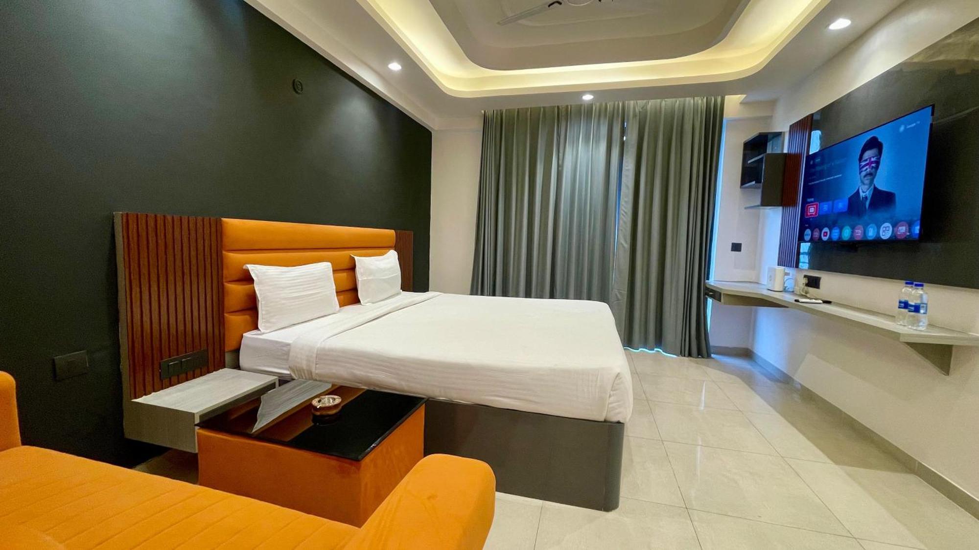 Hotel Maple Tree - Near Ekana Cricket Stadium - لاكناو المظهر الخارجي الصورة
